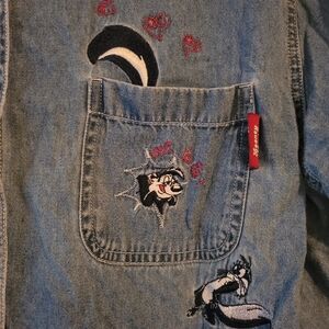 Vinatge Loonr Tunes Embroidered Light Blue Denim Button Up Shirt